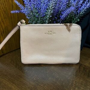 COACH CORNER ZIP WRISTLET IN CROSSGRAIN LEATHER